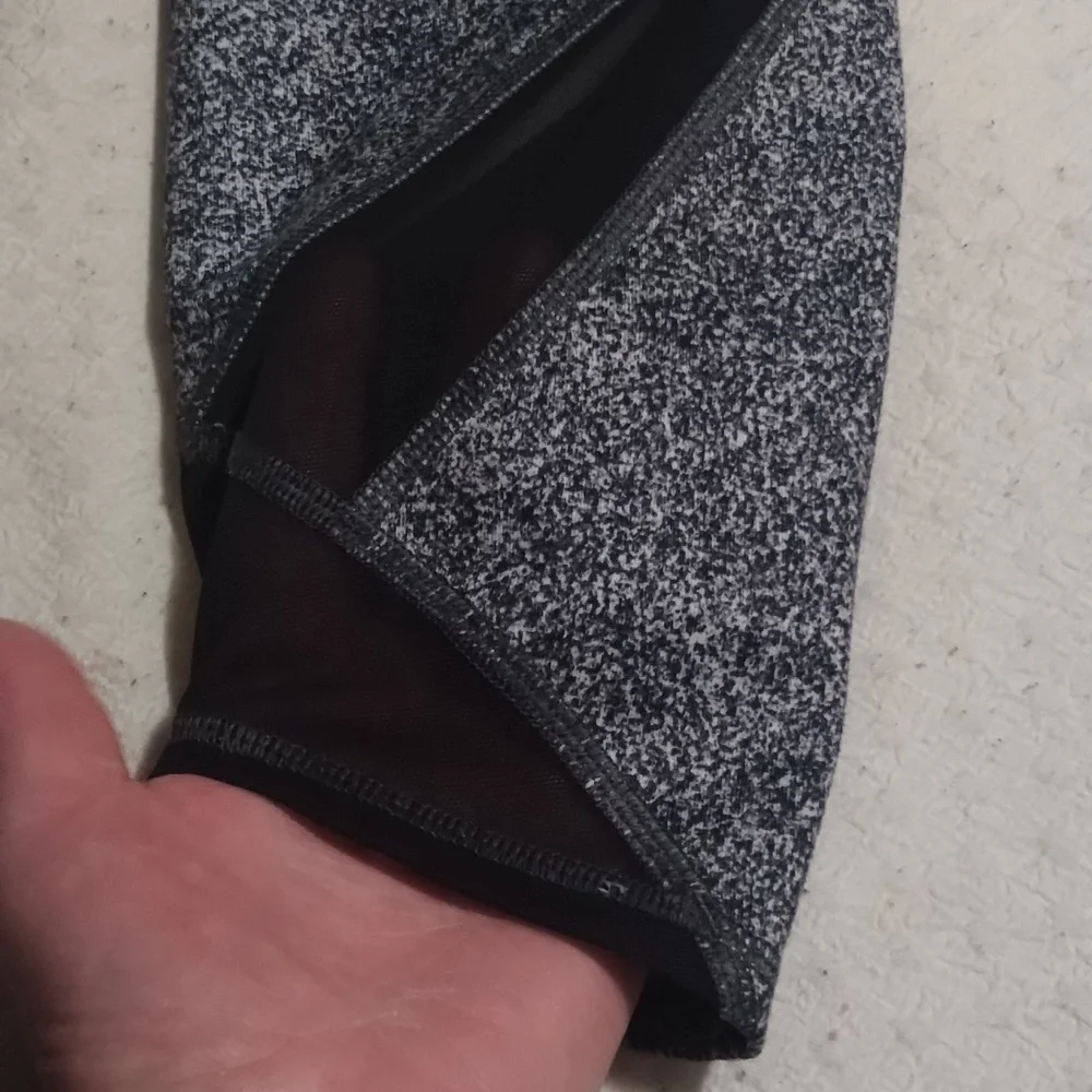 Lululemon speckled cropped leggings - Picture 2 of 7